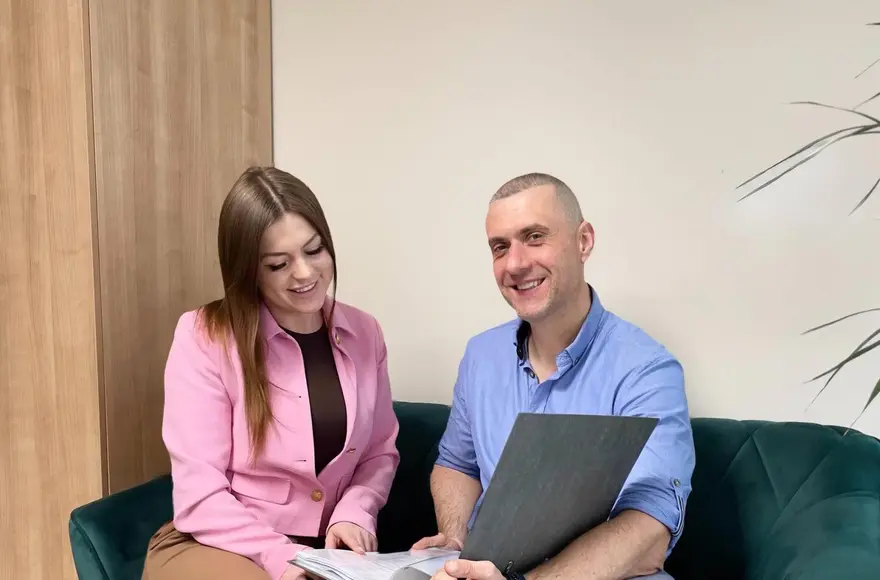Konsultacja w biurze IQ Consulting – analiza dokumentów