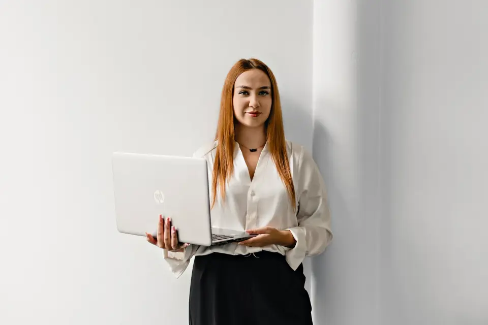 Praca nad wnioskiem o dofinansowanie w biurze IQ Consulting